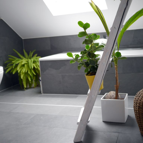 Neues Badezimmer mit Bodenfliesen – Fliesen Knöll Metzingen