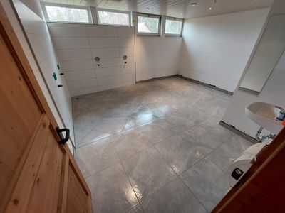 Bodenebene Dusche mit Mosaikfliesen – Referenz Fliesen Knöll
