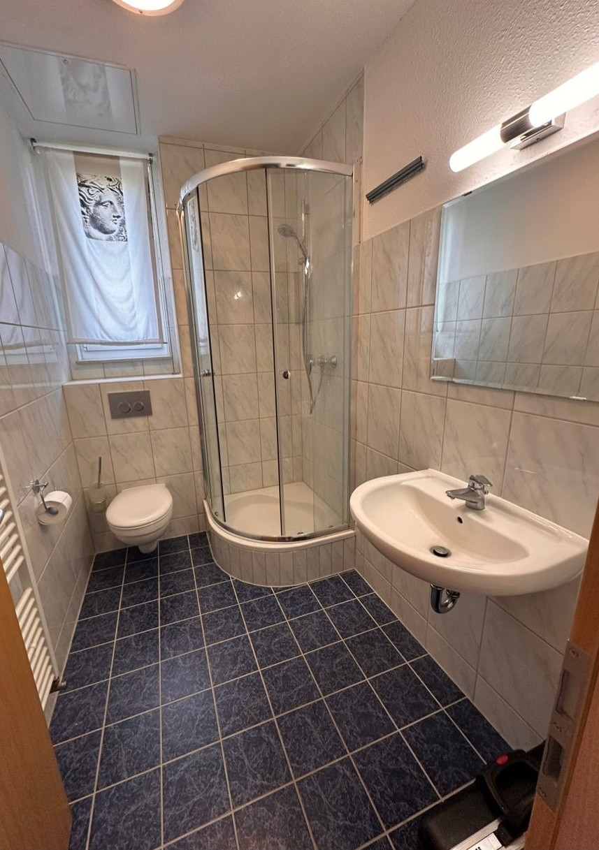 Badezimmer nach der Sanierung – neues Ergebnis von Fliesen Knöll Metzingen