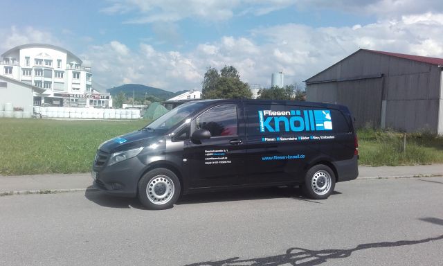 Michael Knöll bei Fliesenarbeiten in Metzingen